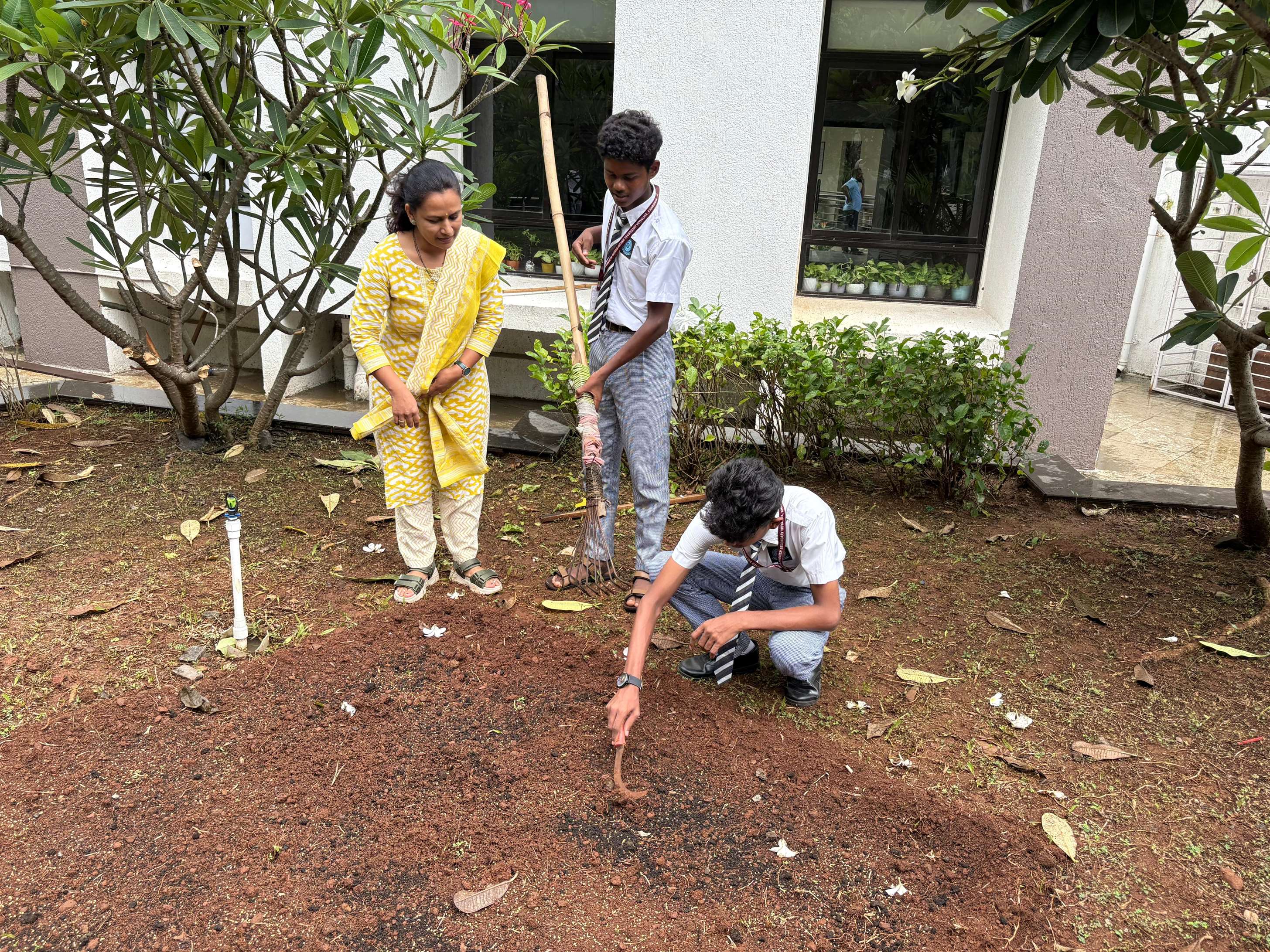 "Students and Teachers Join Hands to Begin Organic Farming – A Step Toward Sustainable Living."